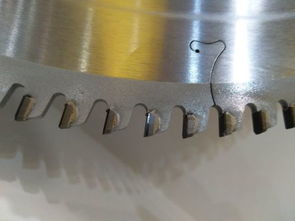 金刚石锯片与硬质合金锯片的区别及选购指南